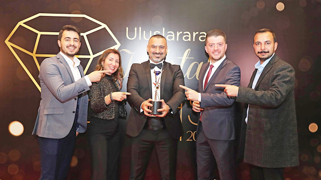 Ödülü Radyo Başakşehir’in ödülünü Genel Yayın Yönetmeni Necip Fazıl Ergüt aldı.