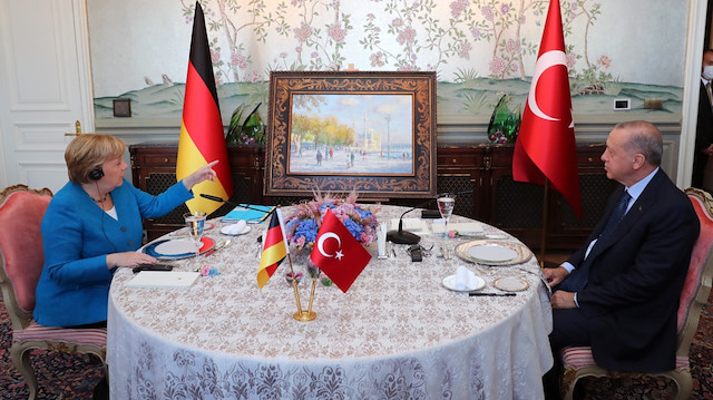 Cumhurbaşkanı Erdoğan tablo hakkında da bilgi verdi.