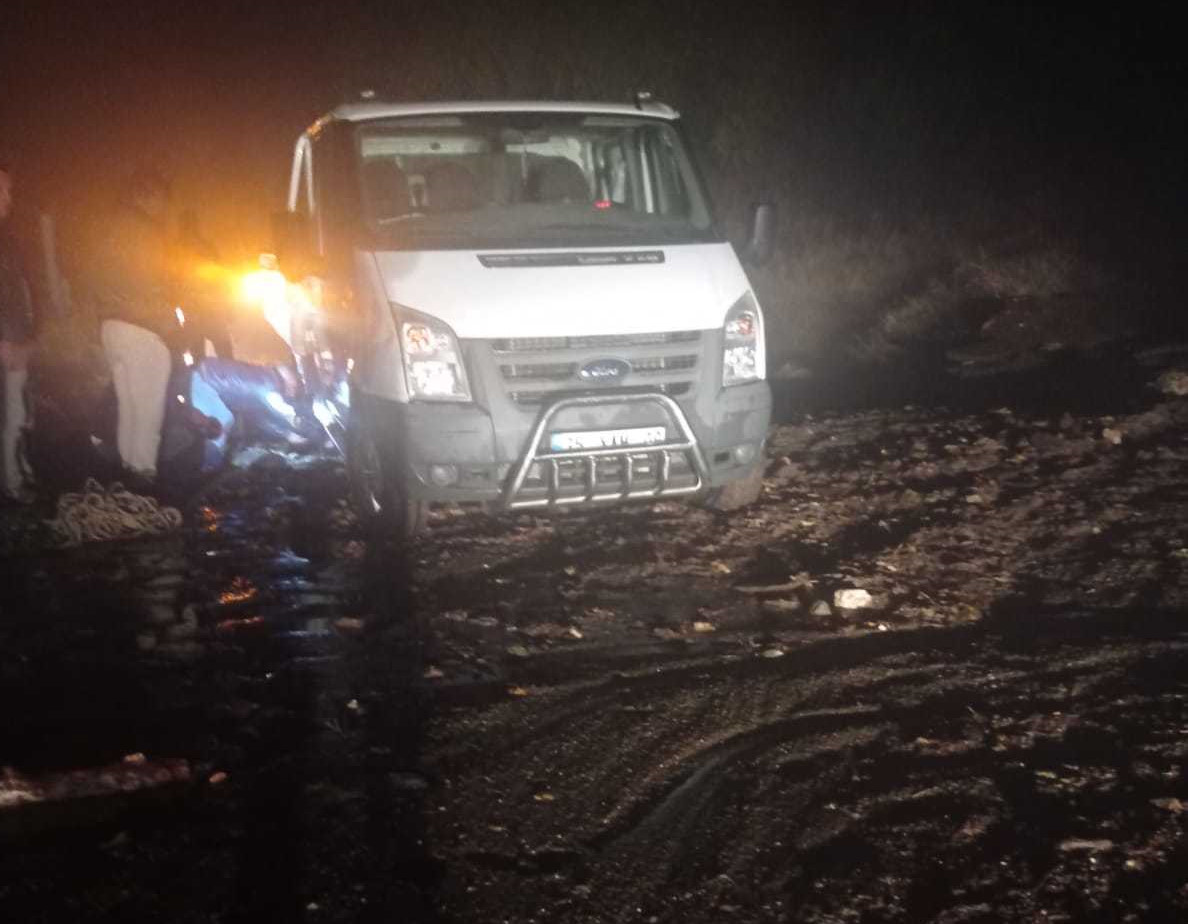 Tire-İncirliova Karayolu'nda heyelan, yol ulaşıma kapandı