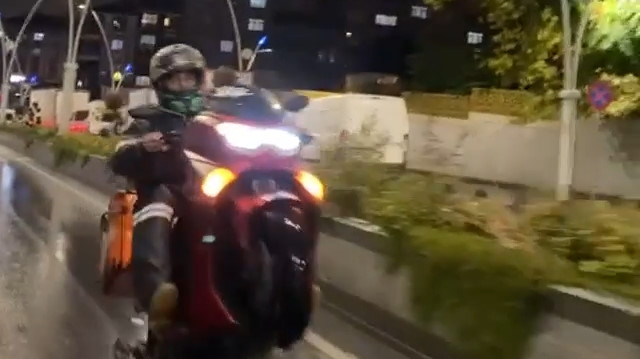 Esenler'de motokuryenin tek teker gösterisi kaza ile bitiyordu