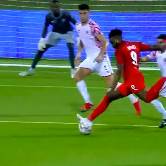 Aaron Boupendza Katarı sallamaya devam ediyor: Jeneriklik gole imza attı