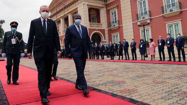 Cumhurbaşkanı Erdoğan Angola'da resmi törenle karşılandı.