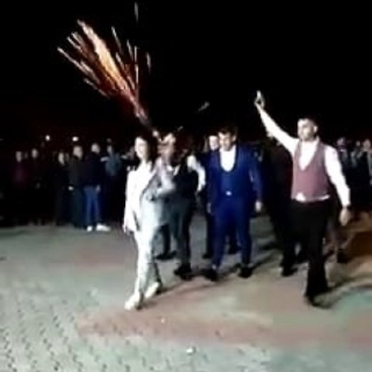 Sakaryada düğüne Kurtlar Vadisi müziğiyle giriş yapıp havaya ateş eden magandalar kamerada