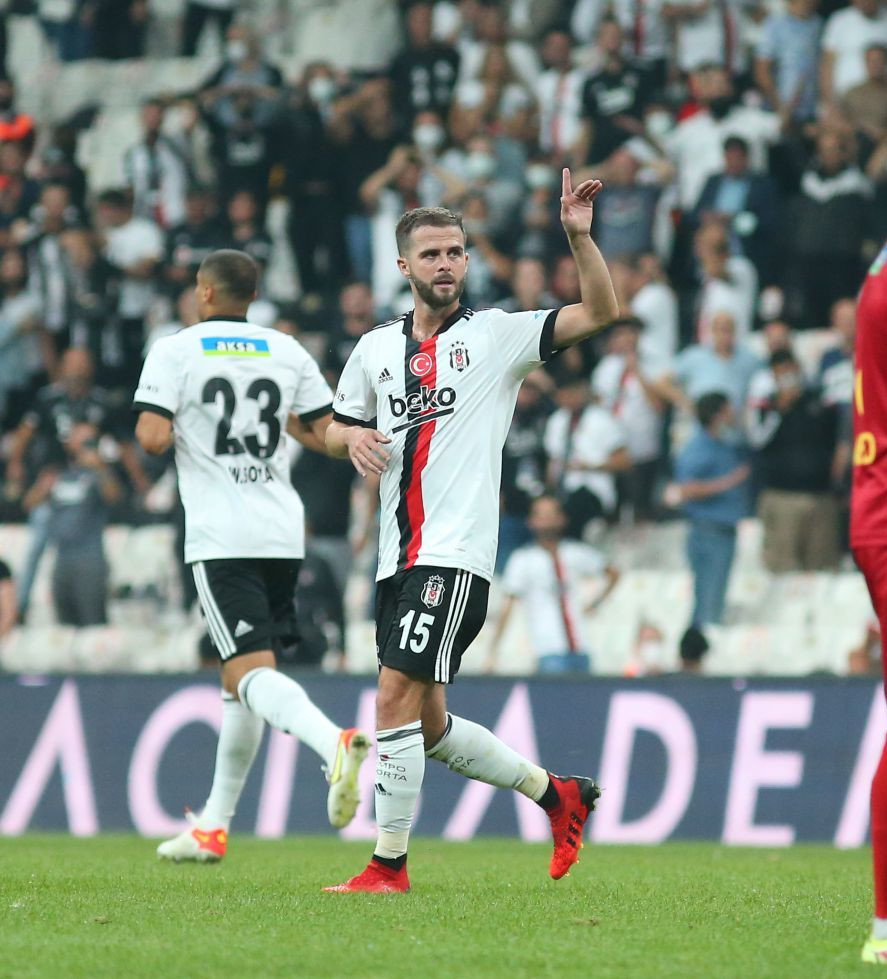 Pjanic, Beşiktaş formasıyla çıktığı 5 maçta 3 asist kaydetti.