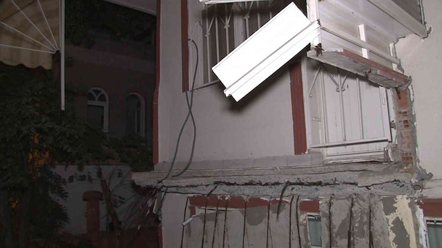 Avcılar’da bir apartman dairesinin balkonu çöktü: Bina tahliye edildi