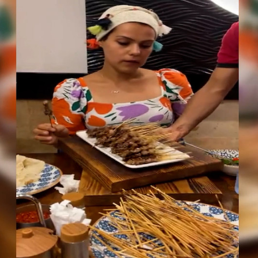 Denizlide 37 dakikada 247 adet çöp şiş yiyen kadın 13 bin TL kazandı