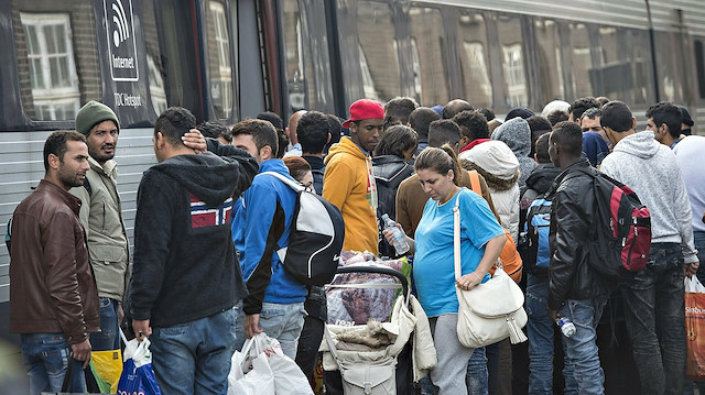 Danimarka'da Suriyeli mültecilerin ülkelerine gönderilmesine karşı toplanan imzalar meclise sunuldu.