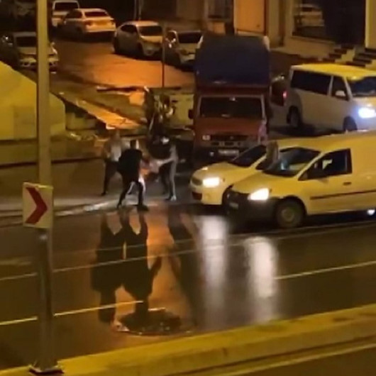 Avcılarda yolunu kestiği araçtakilerden dayak yedi