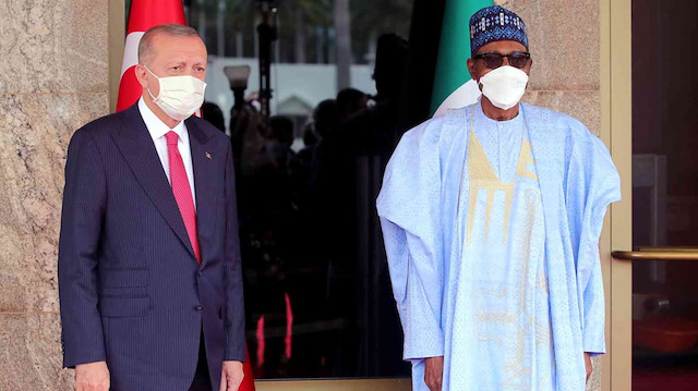 Cumhurbaşkanı Erdoğan Nijerya’da resmi törenle karşılandı