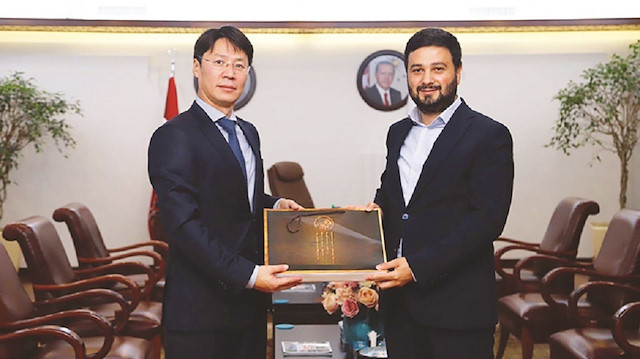 Moğolistan İstanbul Başkonsolosu Khishigsuren Sharav, Kağıthane Belediye Başkanı Mevlüt Öztekin’i ziyaret etti.