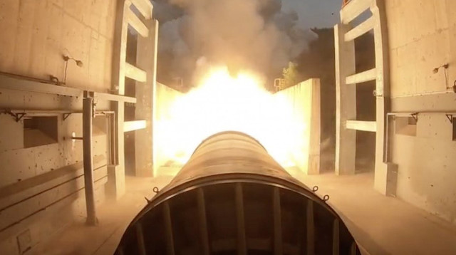 Çin, dünyanın en güçlü katı yakıtla çalışan roket motorunu test ettiğini duyurdu.