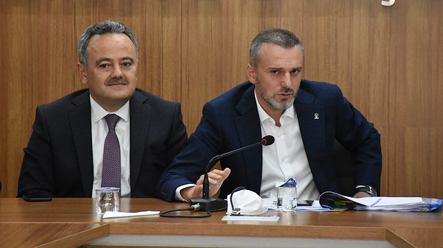 AK Parti Teşkilattan Sorumlu Genel Başkan Yardımcısı Erkan Kandemir (sağda)