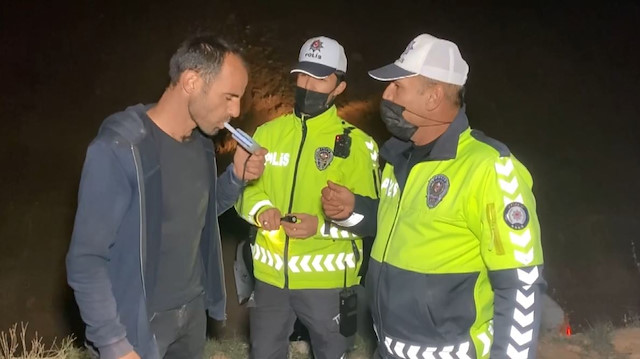 Aksaray'da sarhoş adam alkol testini kendi yaptı: Ben alkollüyüm o zaman