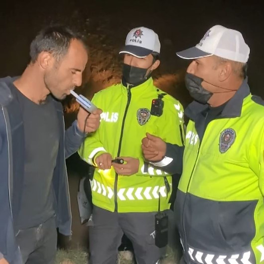 Aksarayda sarhoş adam alkol testini kendi yaptı: Ben alkollüyüm o zaman
