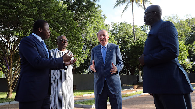Cumhurbaşkanı Erdoğan, Togo Cumhurbaşkanı Faure Essozimna Gnassingbe, Burkina Faso Cumhurbaşkanı Christian Kabore ve Liberya Devlet Başkanı George Manneh Weah ile çalışma yemeğinde bir araya geldi.