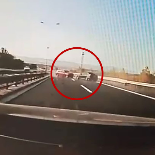 Hadımköyde yarışan arabalar kazaya neden oldu: O anlar kamerada