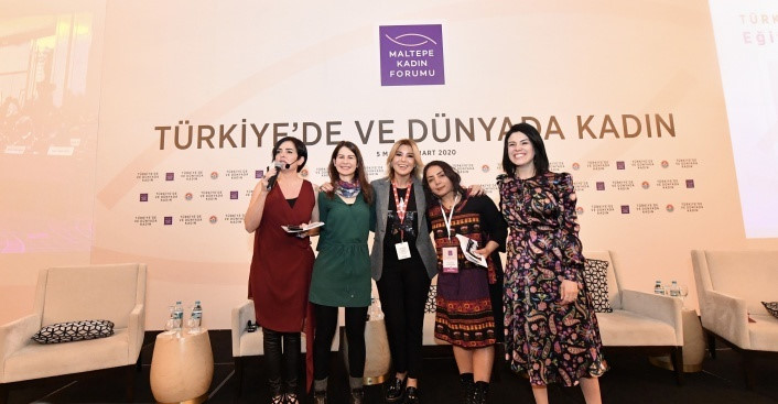 Seminere katılanlar arasında Halk TV sunucusu Özlem Gürses ve sanatçı Gülben Ergen de vardı.