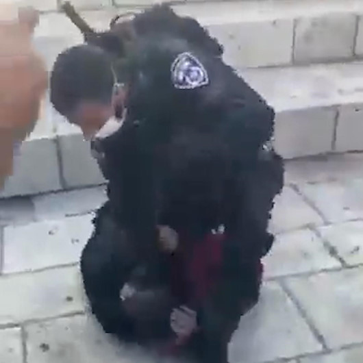 İşgalci İsrail askerleri Filistinli çocuğu darp ederek gözaltına aldı