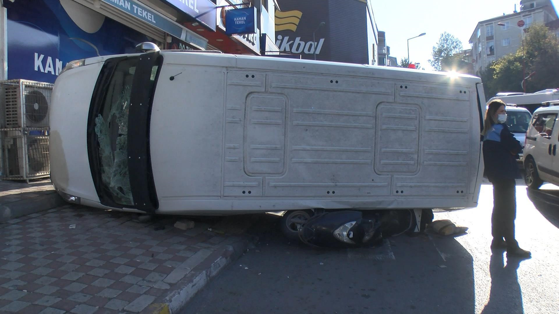 Kaldırımdakiler son anda kurtuldu.