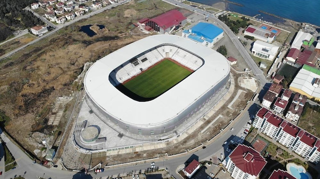 Yeni stadyum denize 100 metre mesafede bulunuyor.