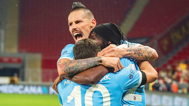 Trabzonspor’un Göztepe’yi 1-0 yendiği maçta takımının tek golünü atan Gervinho, “Açıkçası zor bir galibiyetti. Karşımızda motive olmuş, sert basan, iyi oynayan bir takım vardı. Sahada ciddi ve sakin kalmayı başardık. Bizim açımızdan en önemli olan şey 3 puanı almaktı” dedi.