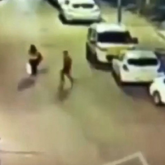 Kocaelide yolda yürüyen kadına kapkaç şoku