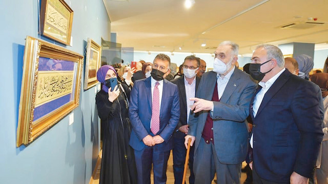 Hattat Hasan Çelebi’nin ‘Ketebehu Hasan Çelebi’ retrospektif sergisi Kadırga Sanat Galerisi’nde sanatseverlerle buluştu.