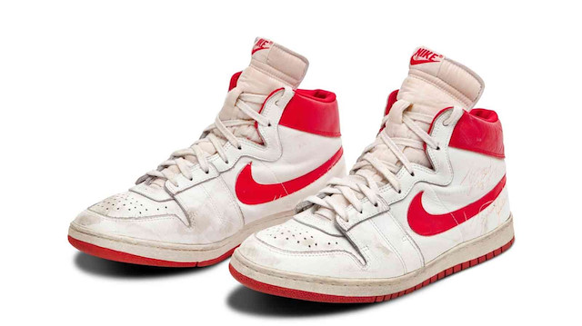 Michael Jordan’ın ayakkabıları 1.47 milyon dolara satıldı.