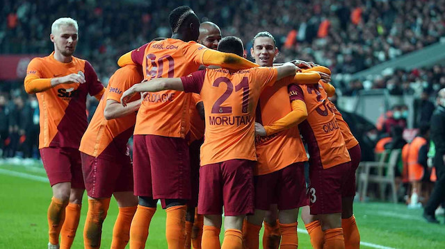 Galatasaraylı futbolcuların maçtaki gol sevinci.