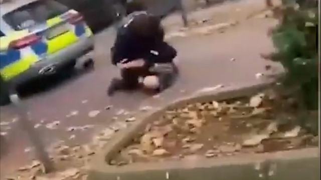 Almanya'da polis şiddeti: Genci yere yatırıp defalarca yumrukladılar
