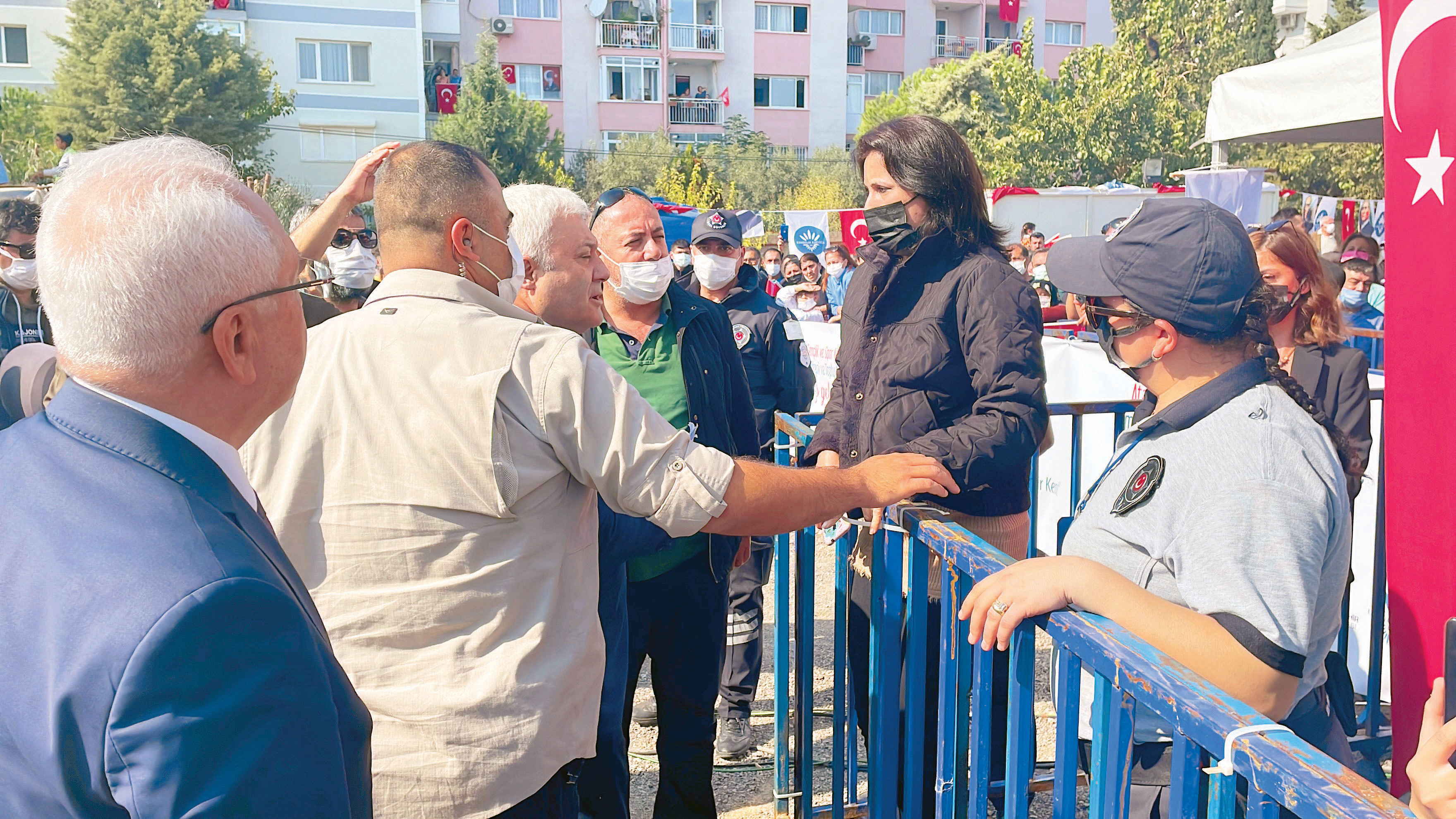 Kılıçdaroğlu, CHP tarafından işten atılan bir kadının isyanını duymazdan geldi.