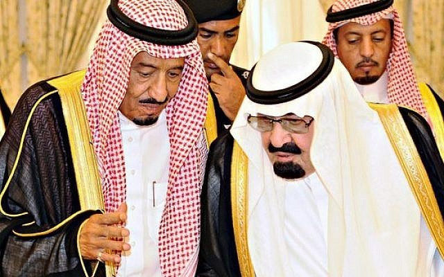 Abdullah bin Abdülaziz el Suud (sağda) ve Kral Selman bin Abdülaziz el Suud.