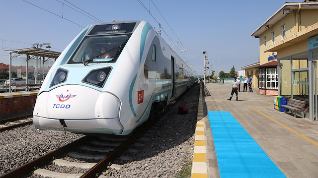 Fabrika testleri tamamlanan "milli elektrikli tren" gelecek yıl raylarda olacak.