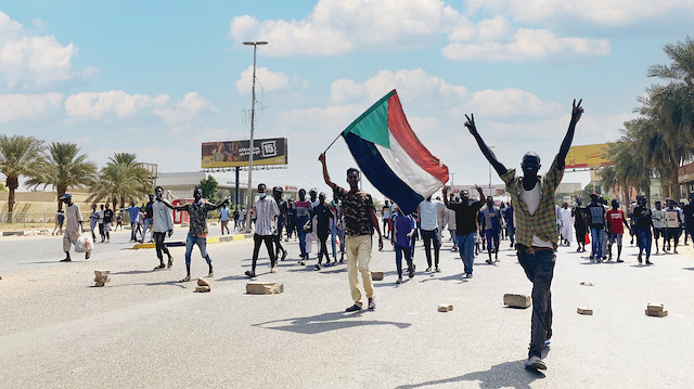 Sudan’da OHAL ilan edildi.