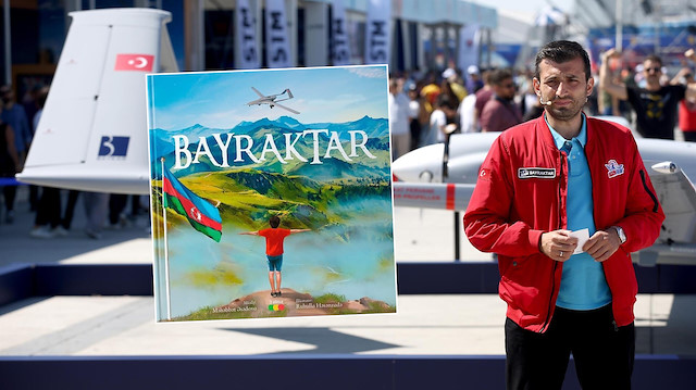 Selçuk Bayraktar'ın hayatı, Azerbaycan'da çocuklara ilham olması için kitap oldu.