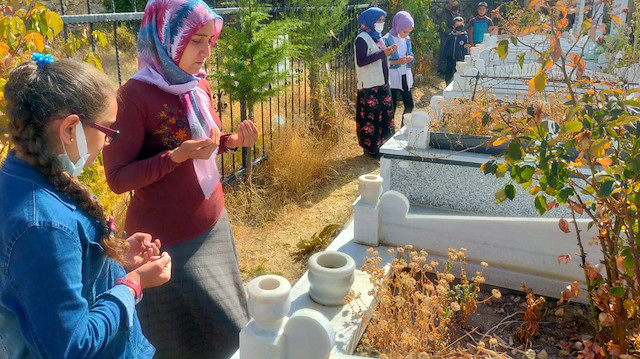 Maden işçisi babası Osman Çoksöyler öldüğünde 3 aylık olan Kübra Çoksöyler (7), babasını çok özlediğini belirtti.