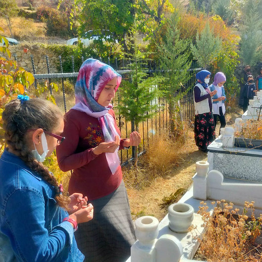 Yedi yaşındaki madenci çocuğu Kübra: Babamı çok özledim