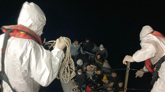 السلطات التركية تنقذ 21 مهاجرًا في بحر إيجة