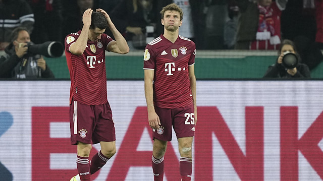 Lewandowski ve Müller mağlubiyetin ardından büyük üzüntü yaşadı.