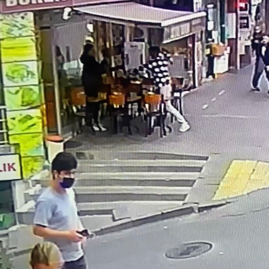 Şişlide döner bıçaklı ve silahlı saldırı: Saldırganlara sandalyeyle böyle direndi