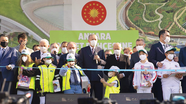 Millet Bahçesi’nin açılılışın Cumhurbaşkanı Erdoğan yaptı.