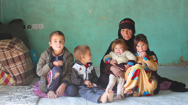 Afganistan’da artan sefalet ve fakirlik nedeniyle günlük gıda ihtiyaçlarını dahi karşılayamayan aileler, 1000 ila 3000 dolar arası değişen fiyatlarla çocuklarını satıyor.