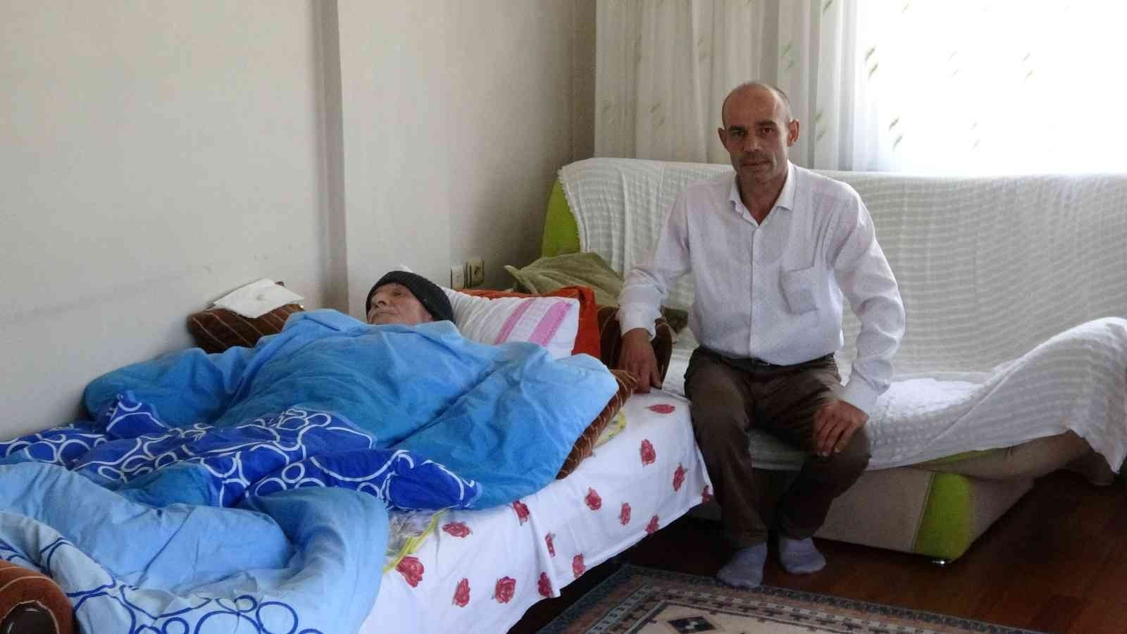 Oğulları boşanma kararı aldı, kendileri evsiz kaldı.