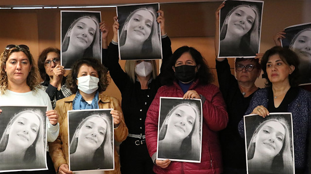 Açıklamaya, Şebnem Şirin'in fotoğrafını taşıyan yaklaşık 50 kadın katıldı.