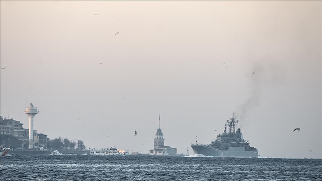 سفينة حربية أمريكية ترسو في ميناء بإسطنبول