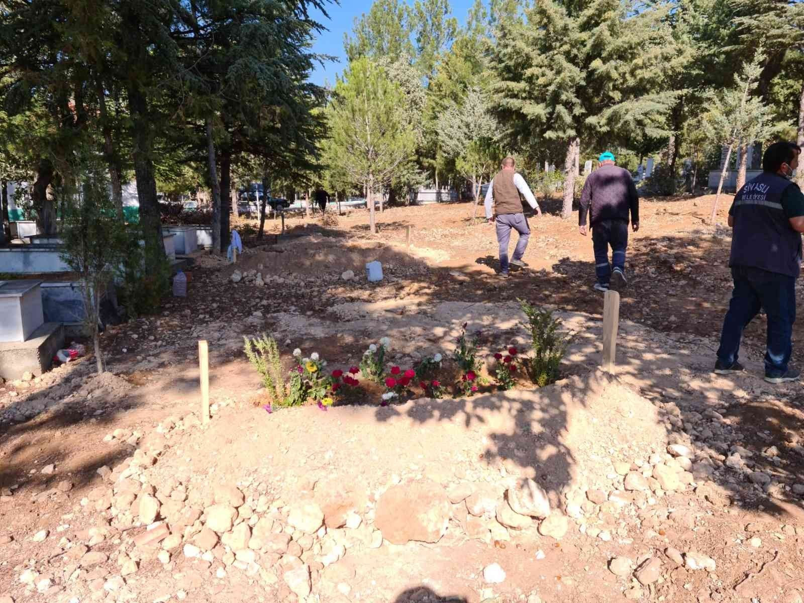 Hastaneye yürüyerek giren Recep Küçükbıyık, tahlilleri devam ederken sedye üzerine hayatını kaybetti.