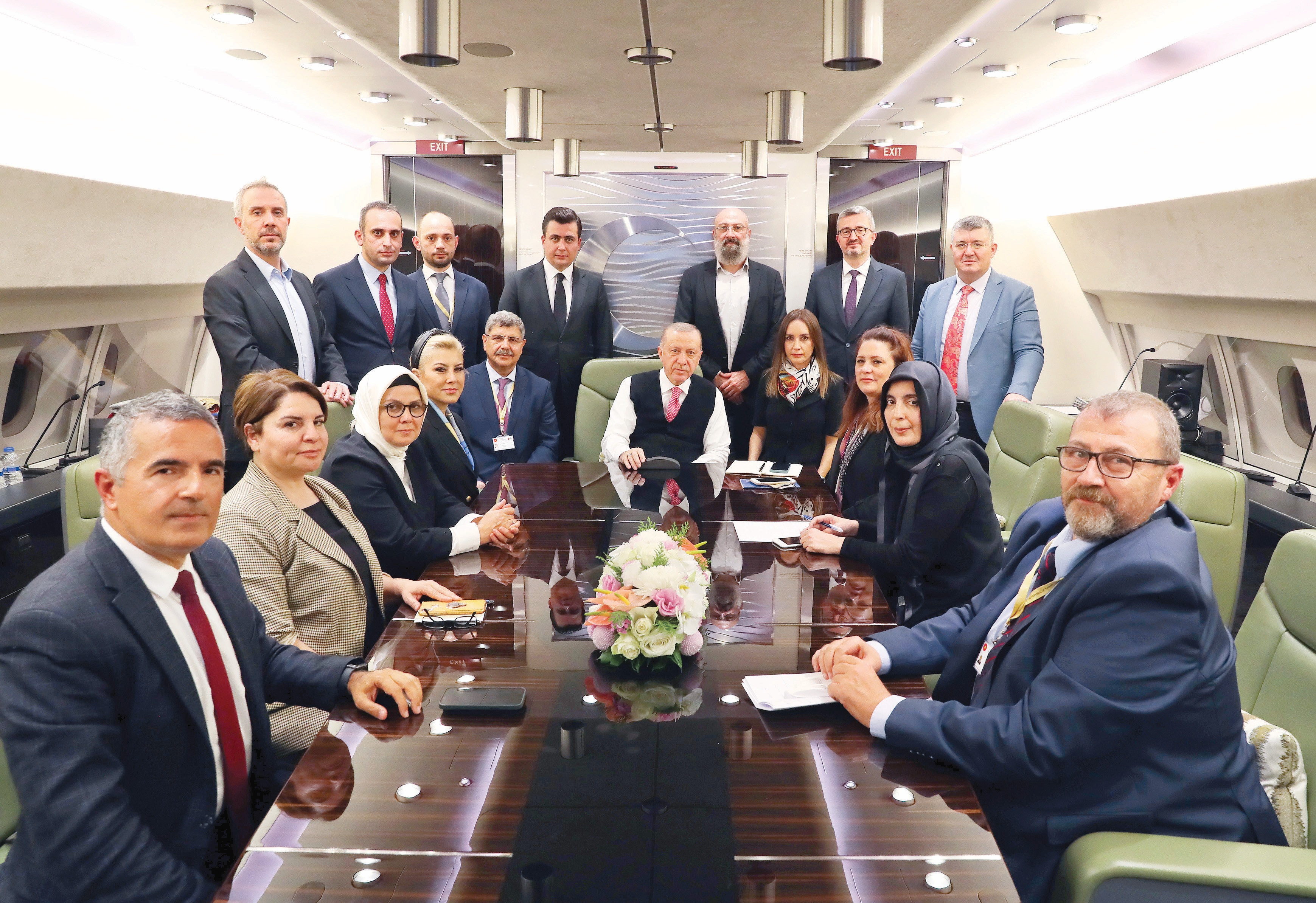 Cumhurbaşkanı Erdoğan, uçakta gazetecilere nzirveye ilişkin değerlendirmelerde bulundu, soruları yanıtladı.