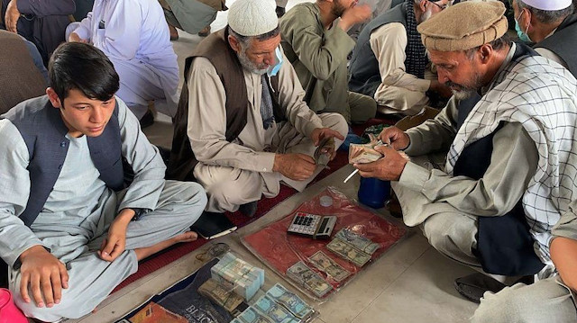 Taliban, Afganistan'da yabancı para birimlerinin kullanımını yasakladı