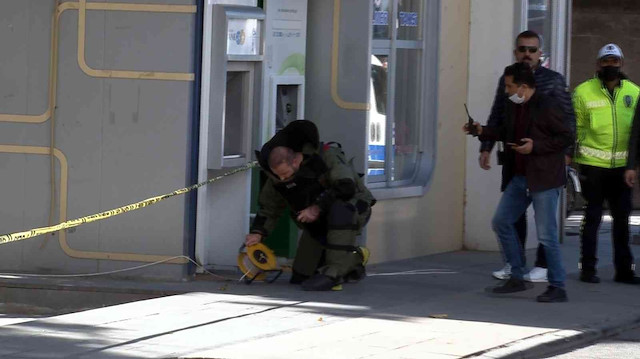 Polis ekipleri de valizde inceleme yaptı.