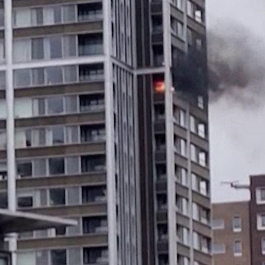 Londra’da 30 katlı binada yangın